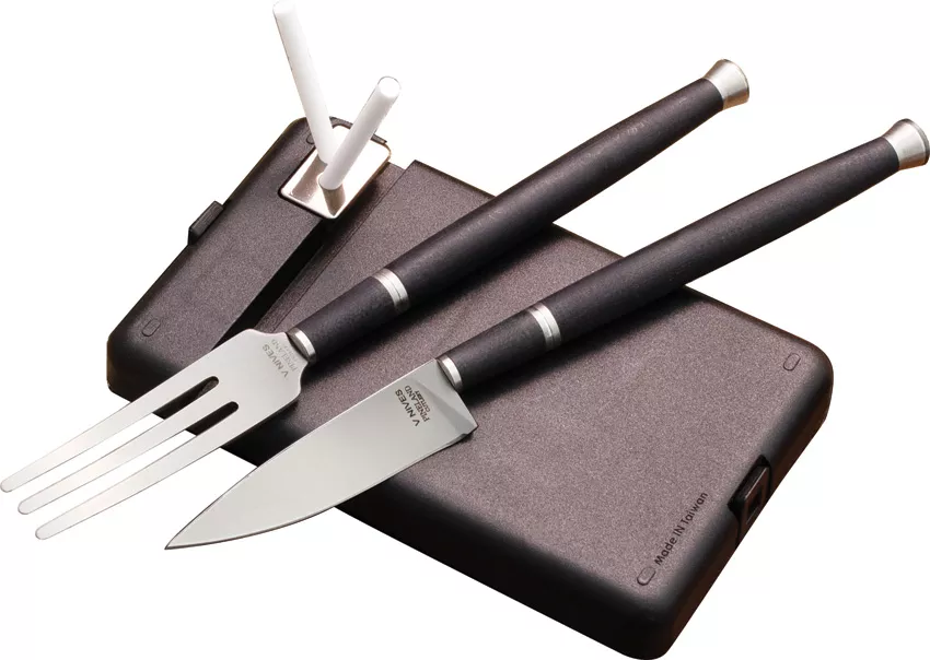 Carnivore Dining Set